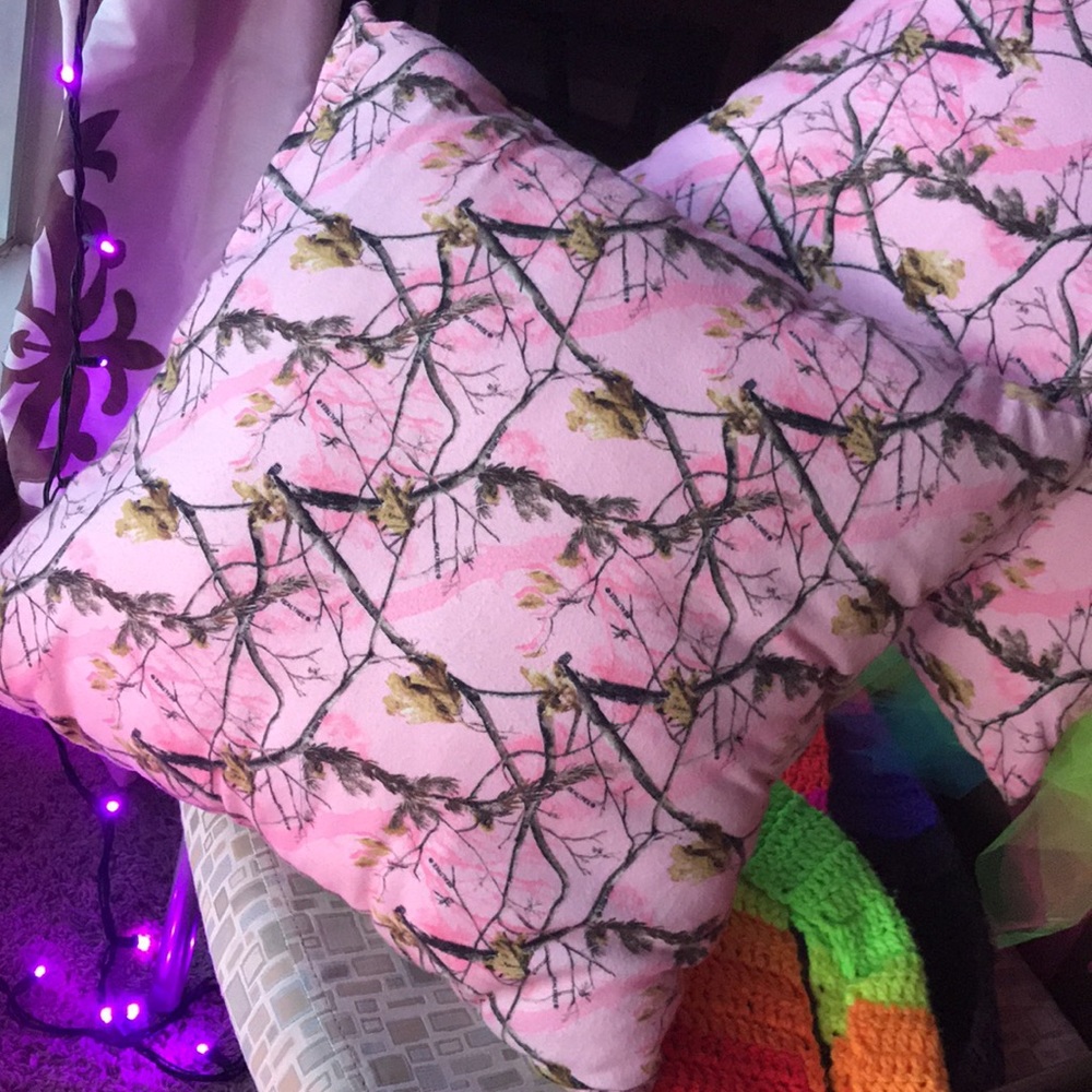 Two Realtree Plush Pillows - Picture 3 of 4